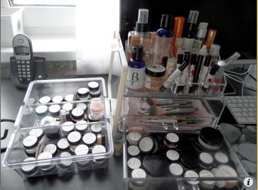 shadows in the left, skin care and lippies above and 2 boxes under that shelf - one with brushes(18!) and  one with sull sizes: foundie, 2 perf powders, beach bunnie, off-brand blush and samples I'm trying at the moment.